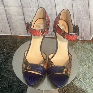 NWOT VINCE CAMUTO WATERM/DK MID WOODEN STILETTO HEELS